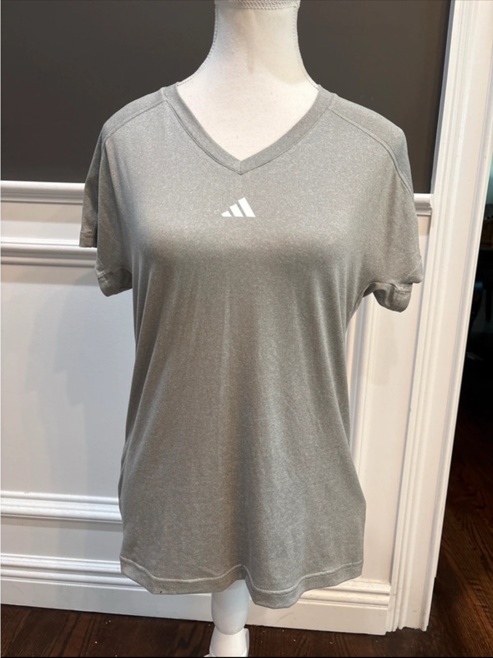 adidas NWT Women’s Light Gray V-Neck Short Sleeve Tee